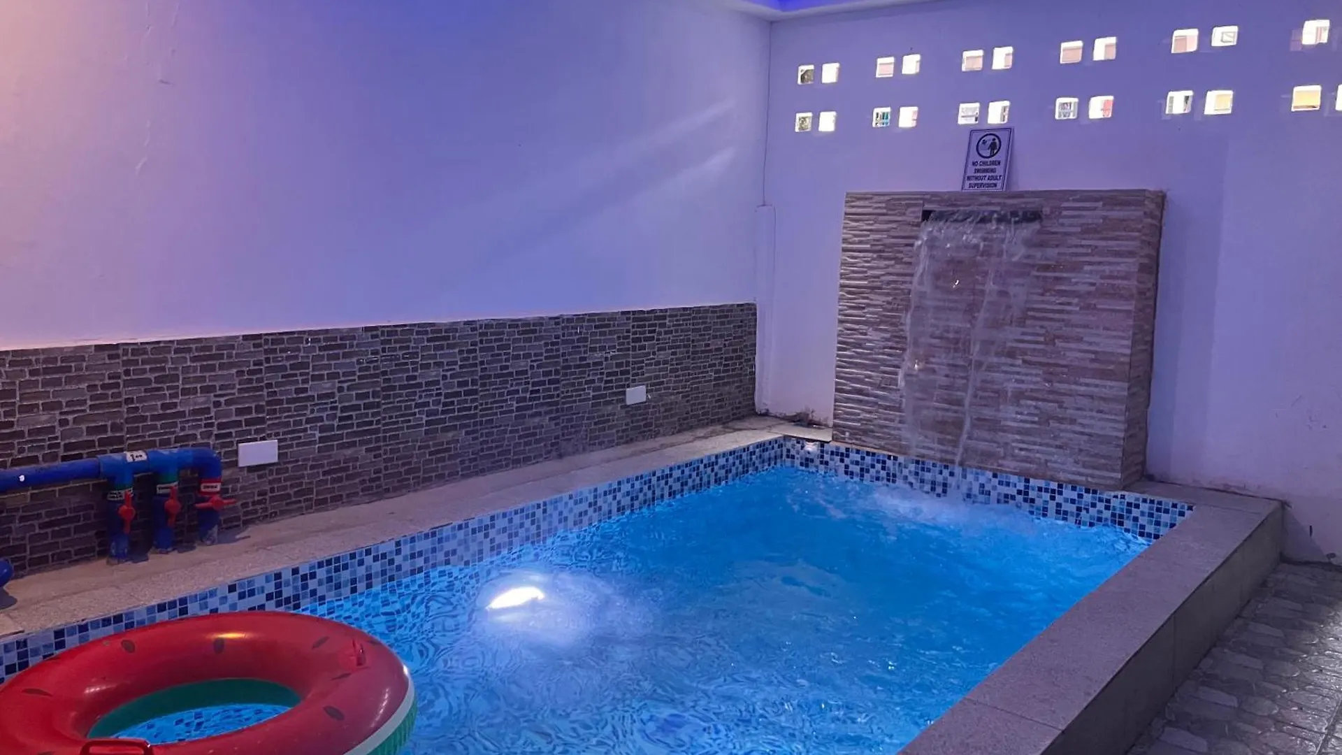 Rq Pool Villa, Angeles City