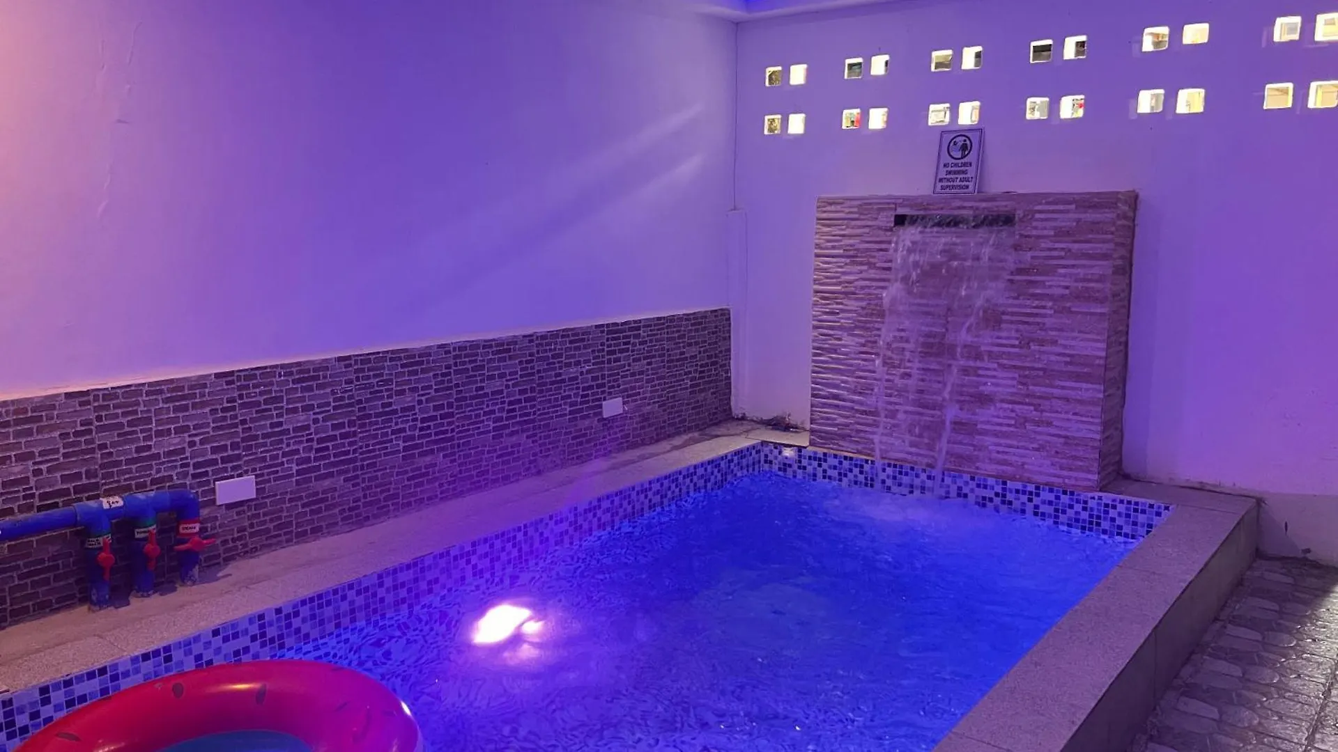 Rq Pool Villa, Angeles City